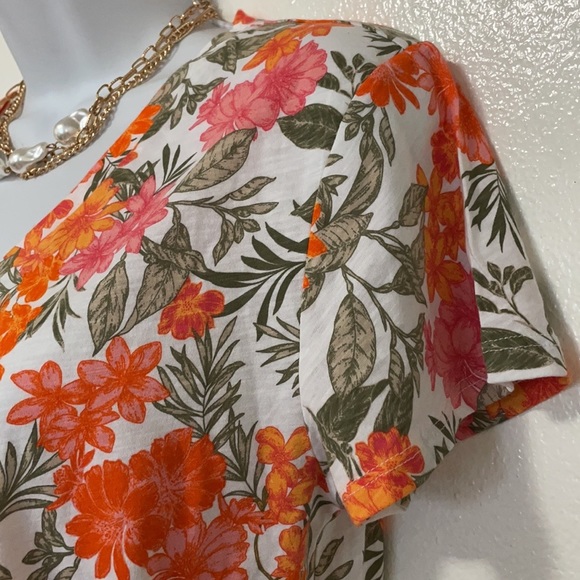 🟢for bundles only 🟢Flowers top shirt - Picture 7 of 7